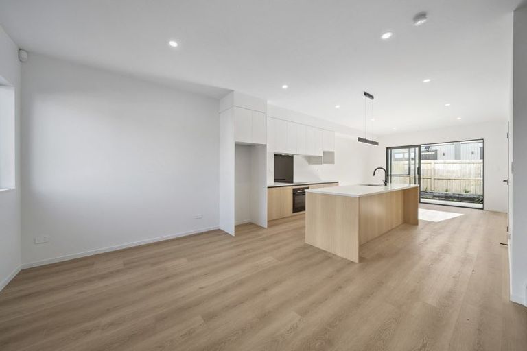 Photo of property in 10 Clendon Place, Manurewa, Auckland, 2102