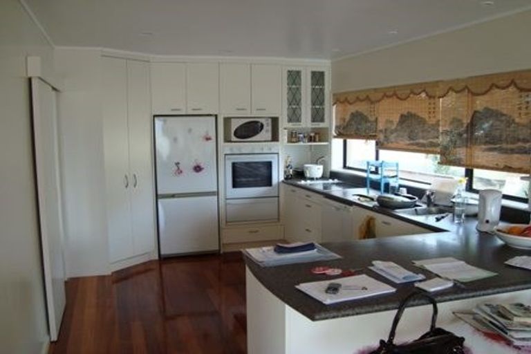 Photo of property in 9 Seahorse Place, Beach Haven, Auckland, 0626