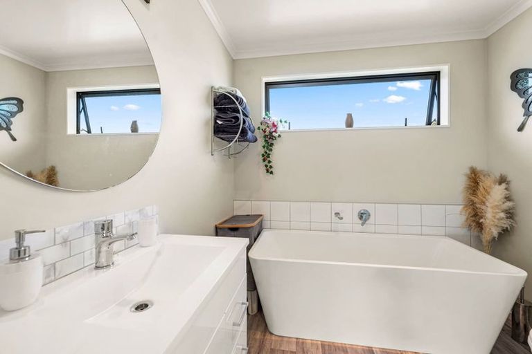 Photo of property in 62 Parerohi Grove, Kuratau, Turangi, 3381