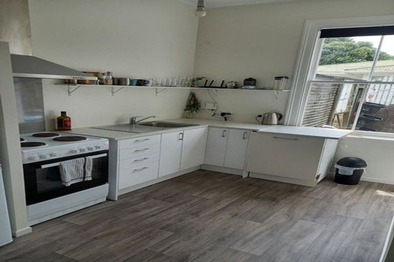 Photo of property in 3 Fitzroy Road, Bluff Hill, Napier, 4110