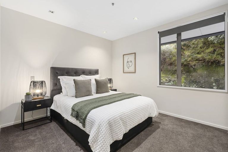 Photo of property in Patent 326 Apartments, 207s/326 Evans Bay Parade, Hataitai, Wellington, 6021