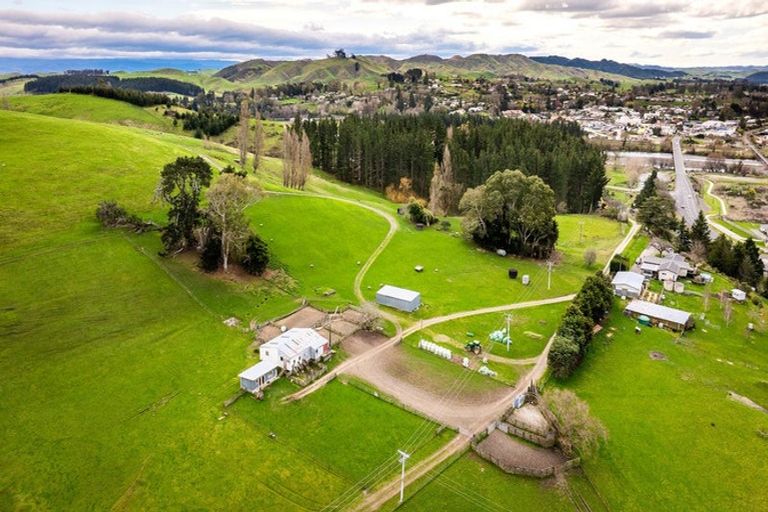 Photo of property in 210 Ongaonga Road, Waipawa, 4272