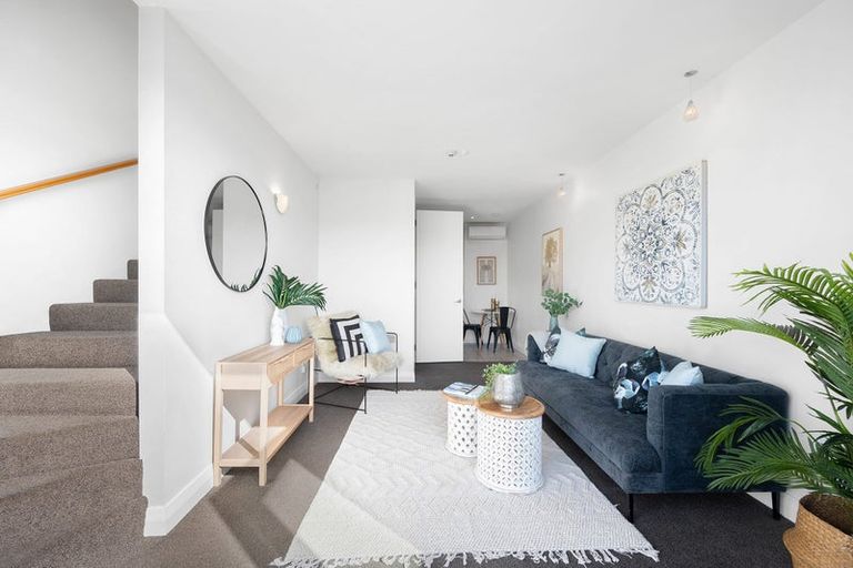 Photo of property in 2/1a Elizabeth Street, Petone, Lower Hutt, 5012