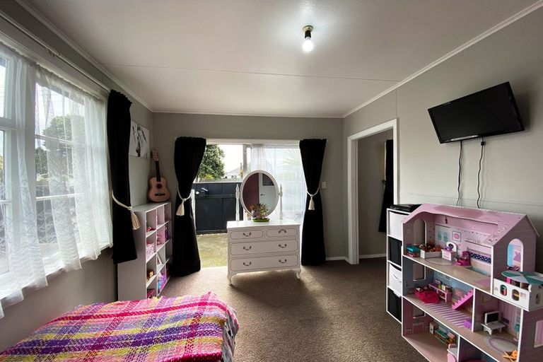 Photo of property in 74 Tauhuri Street, Manaia, 4612