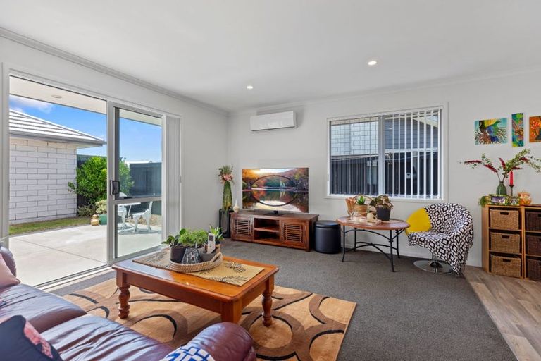 Photo of property in 11 Crest Way, Papamoa, 3118