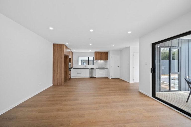 Photo of property in 2/9 Wilson Place, Papakura, 2110