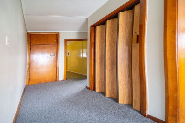 Photo of property in 24 Brassey Street, Waverley, 4510