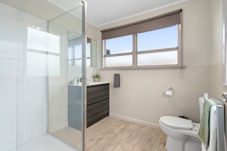 Photo of property in 298 Shakespeare Street, Leamington, Cambridge, 3432