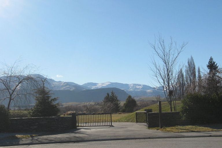 Photo of property in 24 Wellswood Way, Lower Shotover, Queenstown, 9371