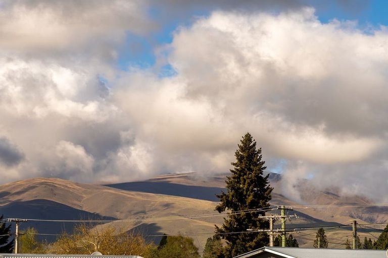 Photo of property in 8 Hopkins Road, Twizel, 7901