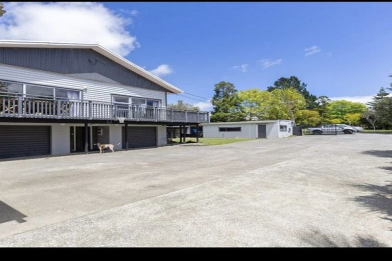 Photo of property in 24 Waikoukou Valley Road, Waimauku, 0812