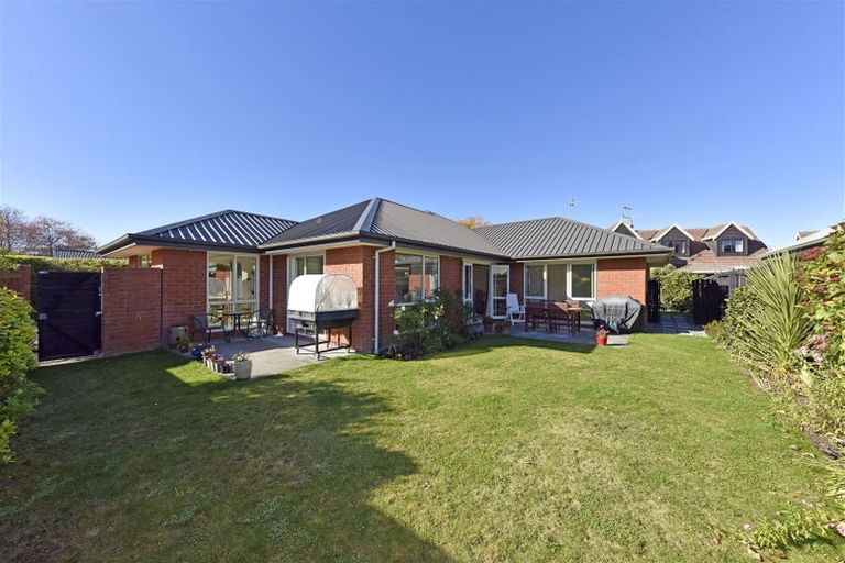 Photo of property in 114 Rothesay Road, Parklands, Christchurch, 8083