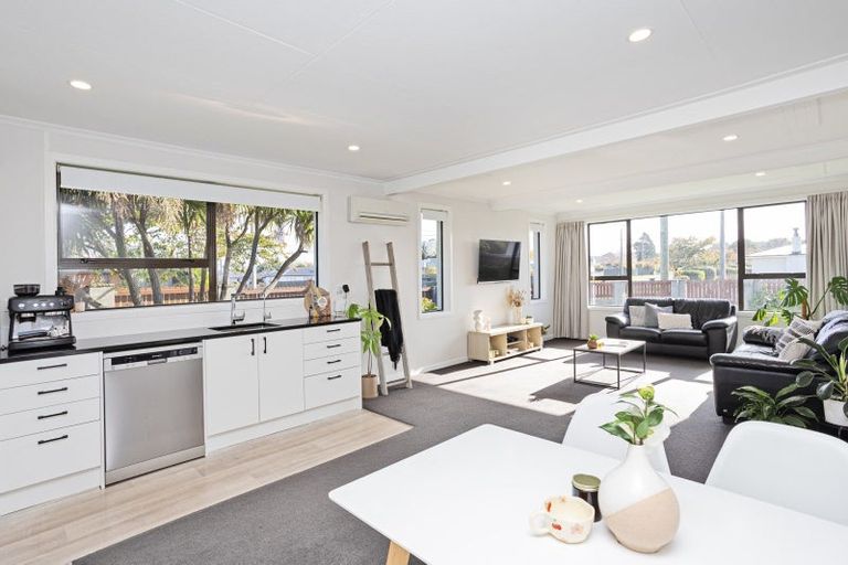 Photo of property in 27 Holloway Street, Waikiwi, Invercargill, 9810