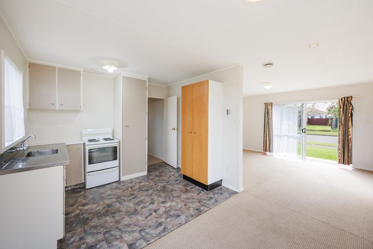 Photo of property in 15 Leander Place, Milson, Palmerston North, 4414