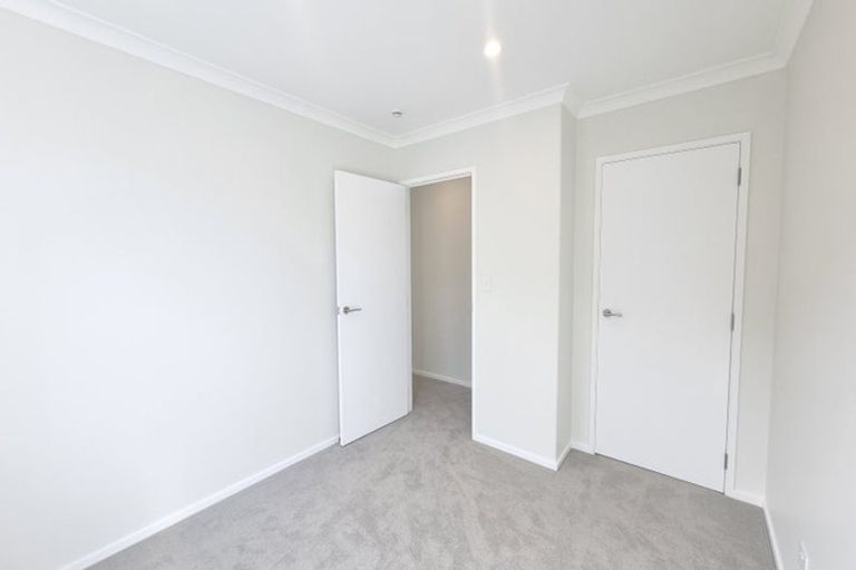Photo of property in 24 Tasker Crescent, Pyes Pa, 3112