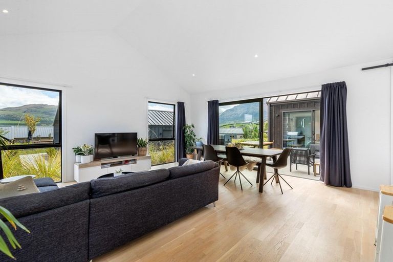 Photo of property in 4 Polperro Court, Jacks Point, Queenstown, 9371