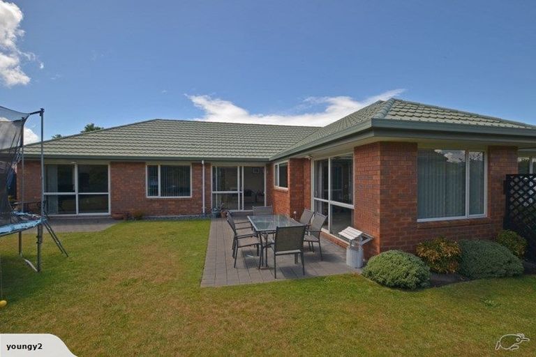 Photo of property in 21 Sutton Place, Dallington, Christchurch, 8061