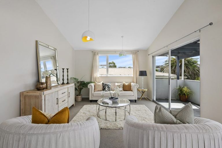 Photo of property in 1/52 Beulah Avenue, Rothesay Bay, Auckland, 0630