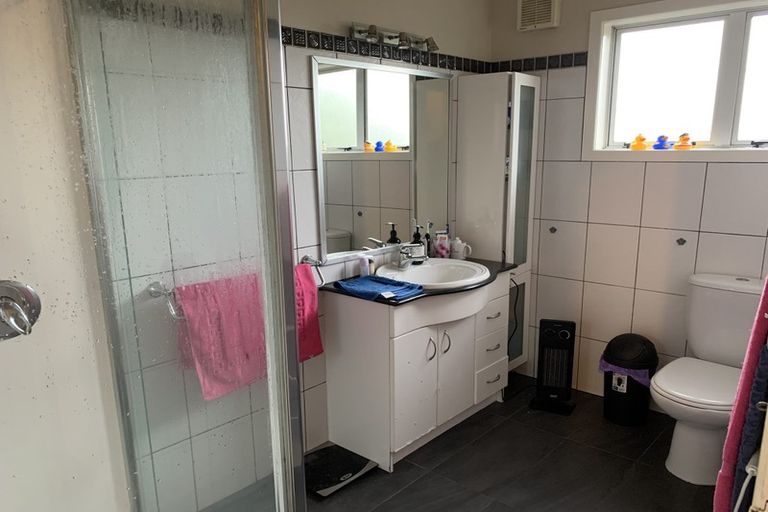 Photo of property in 2/20 Hutchinsons Road, Bucklands Beach, Auckland, 2014