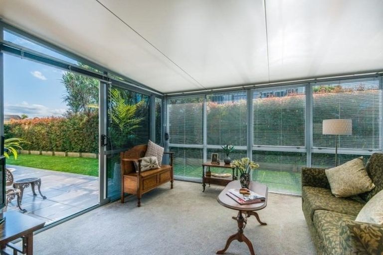Photo of property in 2/52 Norwood Road, Bayswater, Auckland, 0622