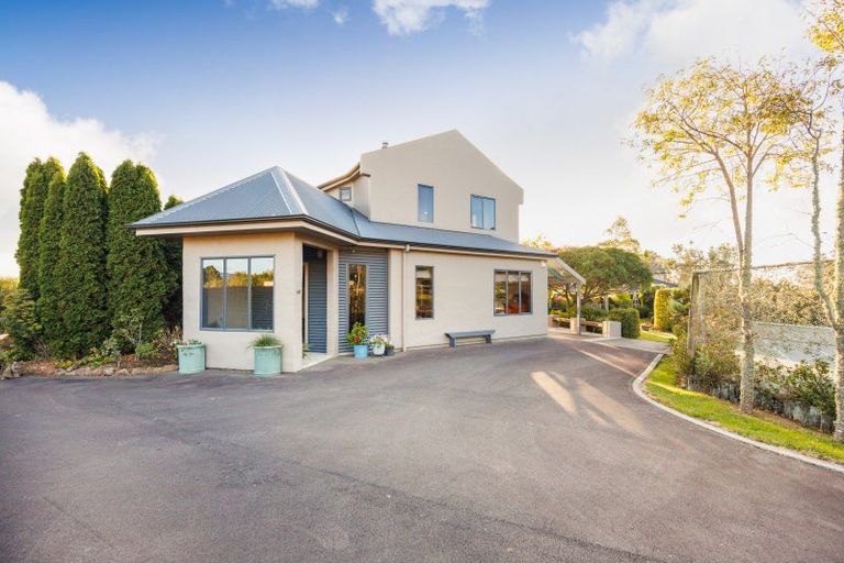 Photo of property in 45 Waicola Drive, Fitzherbert, Palmerston North, 4471
