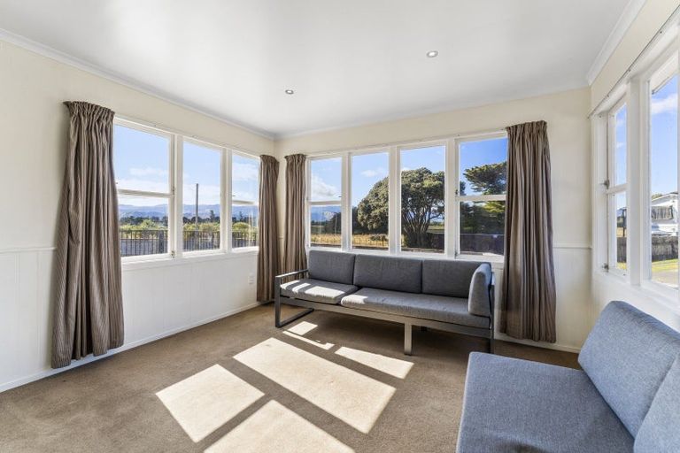 Photo of property in 10 Robert Mckeen Street, Otaki Beach, Otaki, 5512