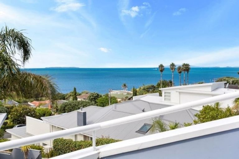 Photo of property in 2/70 Churchill Road, Murrays Bay, Auckland, 0630