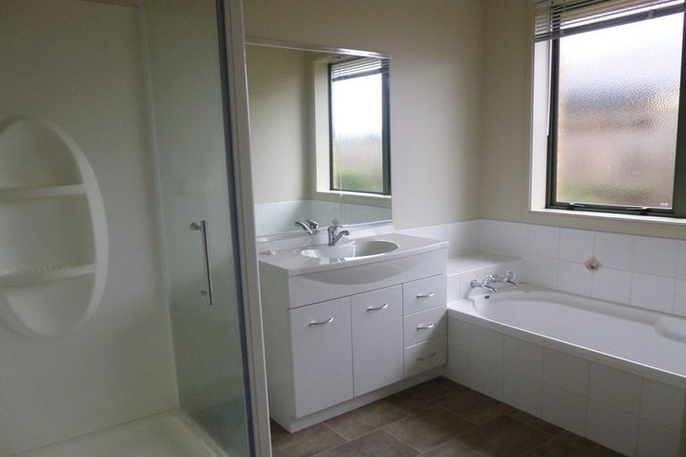 Photo of property in 14 Gresham Place, Rototuna North, Hamilton, 3210