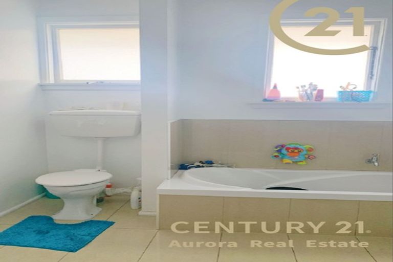 Photo of property in 5 Glenora Place, Hornby, Christchurch, 8042