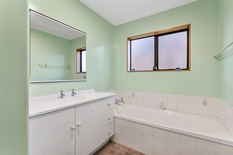 Photo of property in 235 Hill Road, The Gardens, Auckland, 2105