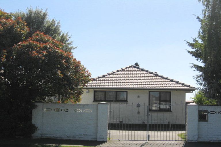 Photo of property in 4 Isleworth Road, Bishopdale, Christchurch, 8053