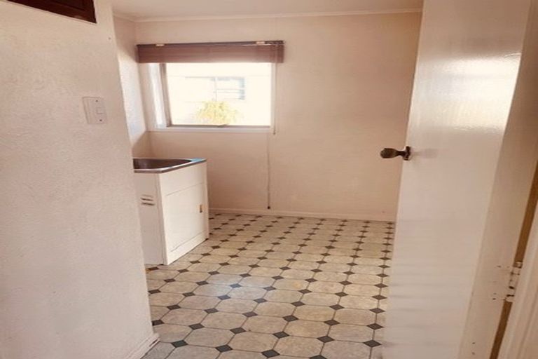 Photo of property in 18 Lewisham Street, Highland Park, Auckland, 2010