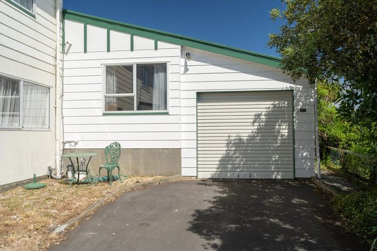 Photo of property in 40b Colchester Crescent, Newlands, Wellington, 6037