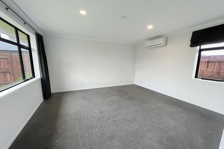 Photo of property in 8 Levi Place, Kelvin Grove, Palmerston North, 4414