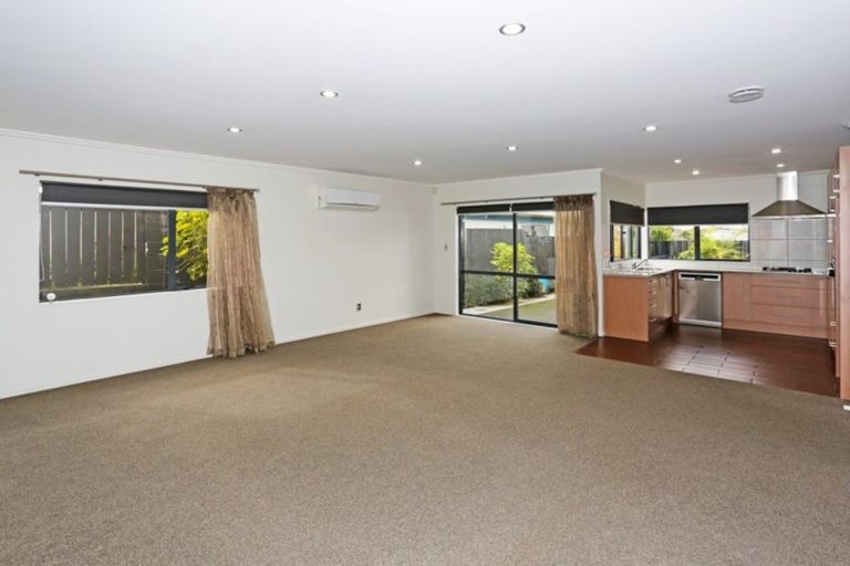 Photo of property in 23 Edgewater Parade, Waiuku, 2123