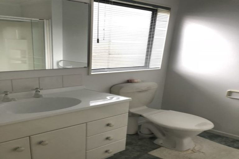 Photo of property in 33a Schnapper Rock Road, Greenhithe, Auckland, 0632