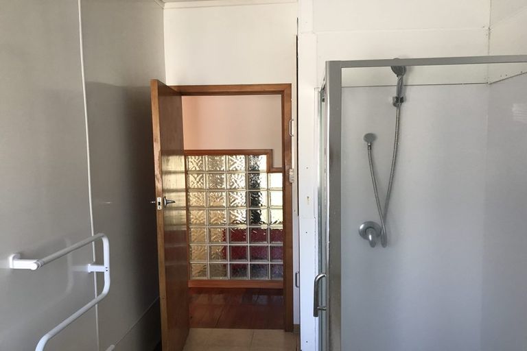 Photo of property in 21 Oteha Valley Road, Northcross, Auckland, 0632