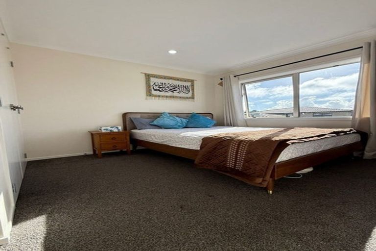 Photo of property in 4c Bill Phillip Place, Clendon Park, Auckland, 2103
