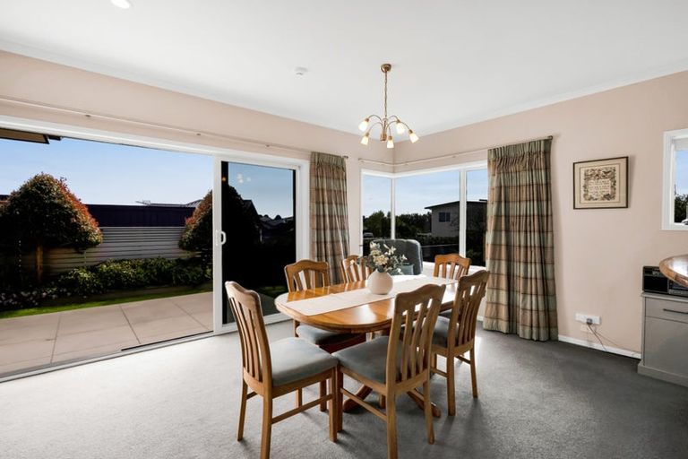 Photo of property in 5 Vardon Way, Waiwhakaiho, New Plymouth, 4312