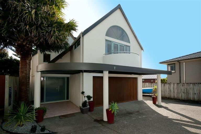 Photo of property in 2/89 Knights Road, Rothesay Bay, Auckland, 0630