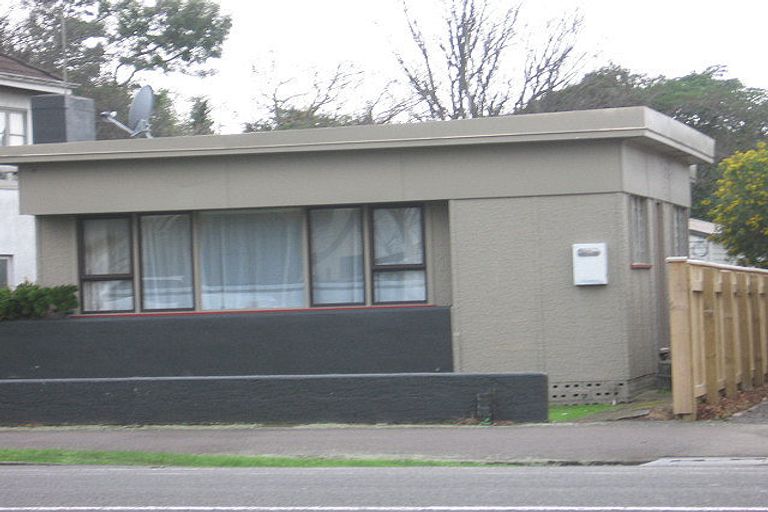 Photo of property in 73 Victoria Avenue, Palmerston North, 4410