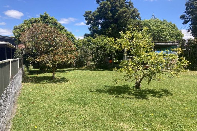 Photo of property in 99 Gloria Avenue, Te Atatu Peninsula, Auckland, 0610