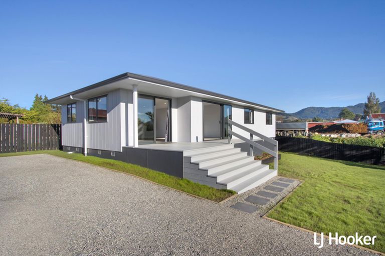 Photo of property in 46 Roberts Street, Tawa, Wellington, 5028