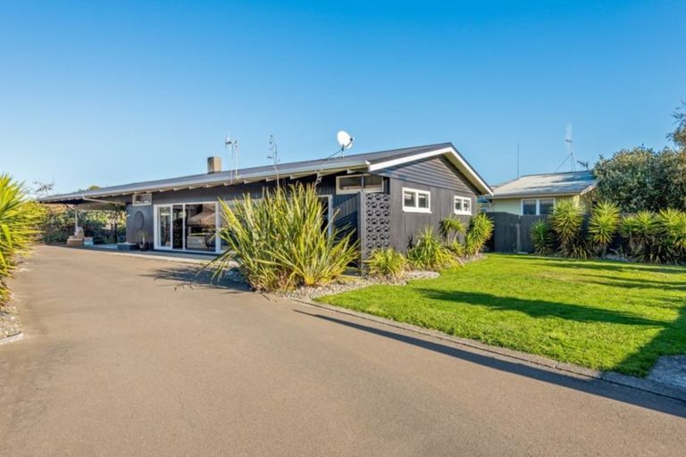 Photo of property in 38 Kelvin Grove Road, Kelvin Grove, Palmerston North, 4414