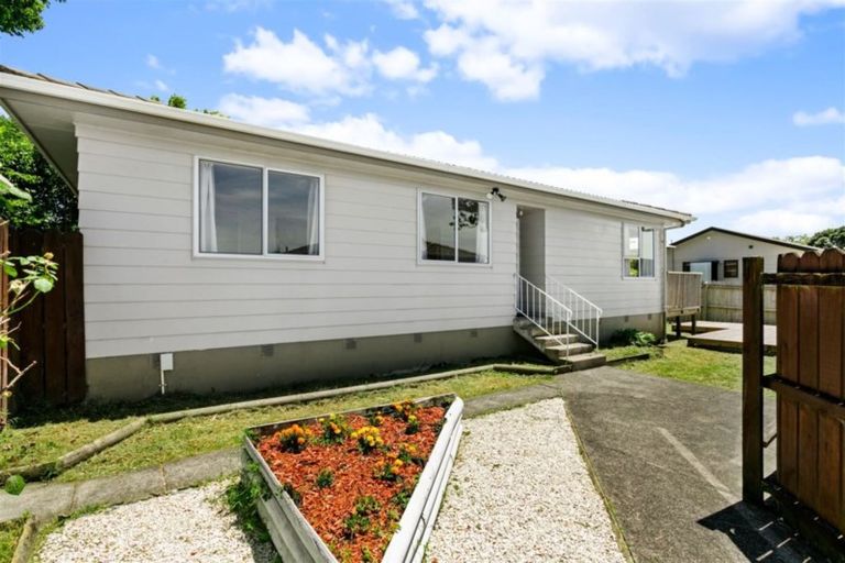 Photo of property in 2/11 Dalmatia Place, Henderson, Auckland, 0612