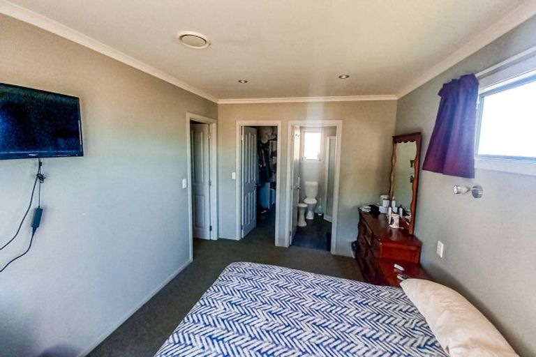 Photo of property in 5 Mcfeely Street, Tuatapere, 9620