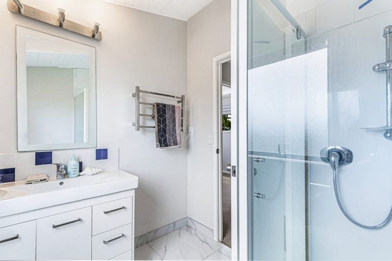 Photo of property in 2/12 Neil Avenue, Te Atatu Peninsula, Auckland, 0610