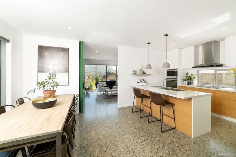 Photo of property in 6 Polperro Court, Jacks Point, Queenstown, 9371