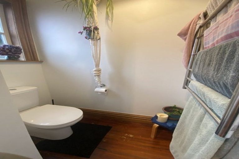 Photo of property in 1 Maungaraki Road, Korokoro, Lower Hutt, 5012