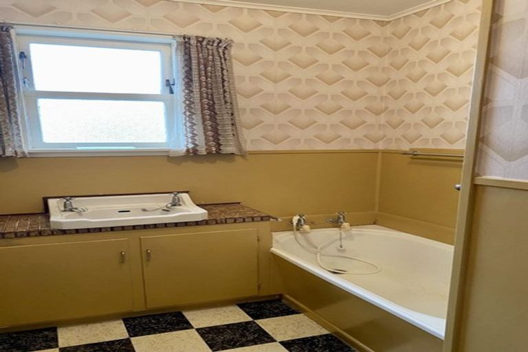 Photo of property in 167 Waimumu Road, Massey, Auckland, 0614